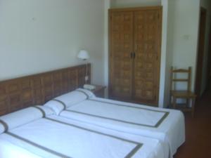A bed or beds in a room at Hotel Hispanidad