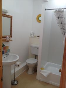 Koupelna v ubytování Acorn Guest House