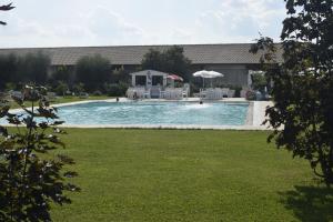 The swimming pool at or close to Relais Corte Pontigliardo
