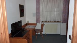 TV a/nebo společenská místnost v ubytování Hotel Hubertus