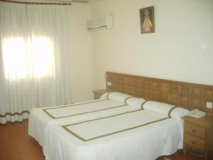 A bed or beds in a room at Hotel Hispanidad