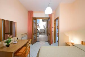 a room with a table and a dining room at Casa Generosa in Agerola