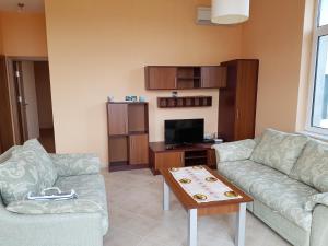 a living room with a couch and a coffee table at Villa Ketli Apartment in Bliznatsi