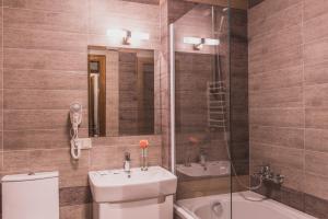 Bilik mandi di Davir Spa Resort