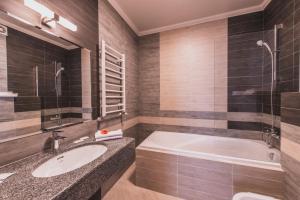 Bilik mandi di Davir Spa Resort