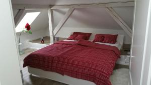 Tempat tidur dalam kamar di Oldenstadter Wassermuhle