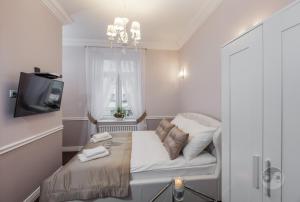 Posteľ alebo postele v izbe v ubytovaní Apartamenty City.