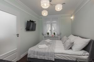 Posteľ alebo postele v izbe v ubytovaní Apartamenty City.