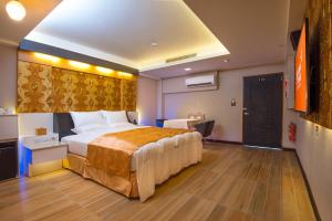 מיטה או מיטות בחדר ב-M Garden Business Hotel