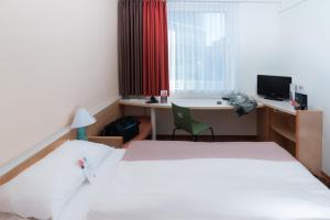 Postel nebo postele na pokoji v ubytování ibis Koblenz City