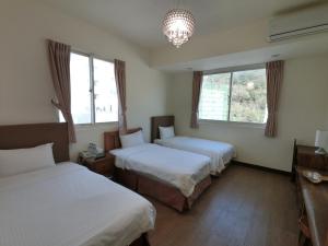Postel nebo postele na pokoji v ubytování Long Zhi Yue Hotel
