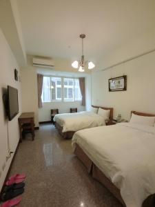 Postel nebo postele na pokoji v ubytování Long Zhi Yue Hotel
