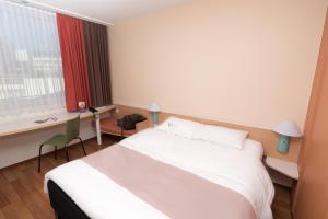 Postel nebo postele na pokoji v ubytování ibis Koblenz City