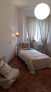 Posteľ alebo postele v izbe v ubytovaní Apartament pod Piernikiem