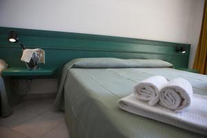 Postel nebo postele na pokoji v ubytování Hotel Miralonga