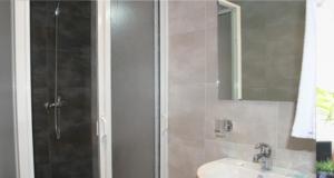 Ένα μπάνιο στο Ubay Hotel