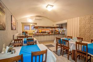 Jedlo v apartmánovom hoteli alebo blízkom okolí