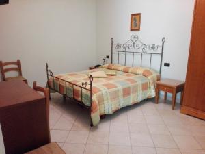 a bedroom with a bed and a table and a chair at Hotel Ponte San Vittorino in Assisi