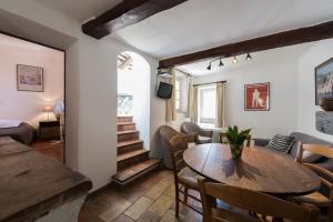 a room with a table and chairs and a living room at Maison coeur de village Ramatuelle in Ramatuelle