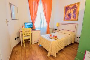 Postel nebo postele na pokoji v ubytování Hotel Vasari
