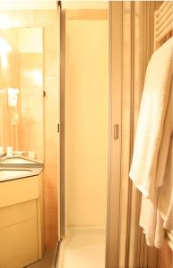 a bathroom with a shower with a glass door at Hotel Europa in Sesto San Giovanni