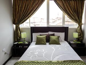 Postel nebo postele na pokoji v ubytování Hotel Las Gardenias