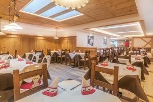 Restoran või mõni muu söögikoht majutusasutuses Hotel Paradiso