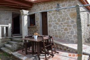 Patio alebo iná vonkajšia časť ubytovania Casa Rural Os Carballos