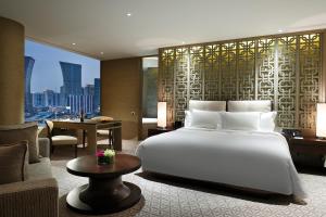 A bed or beds in a room at Banyan Tree Shanghai On The Bund