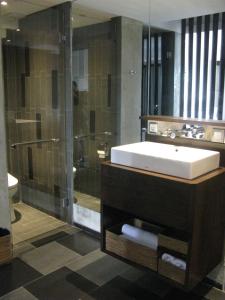 A bathroom at Anshel Hotel Seminyak