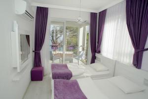 A bed or beds in a room at Fuda Hotel