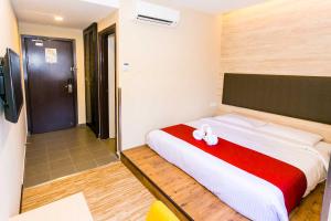Postel nebo postele na pokoji v ubytování Icon Hotel Segamat
