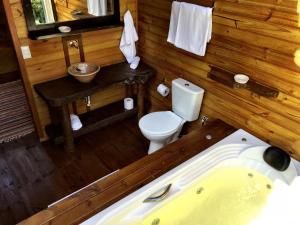Ένα μπάνιο στο Cachoeira dos Borges Cabanas e Parque +163 φωτογραφίες