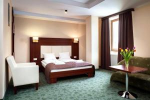 Posteľ alebo postele v izbe v ubytovaní Hotel Młyn