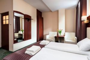 Posteľ alebo postele v izbe v ubytovaní Hotel Młyn