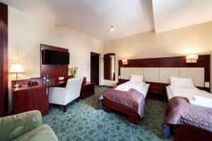 Posteľ alebo postele v izbe v ubytovaní Hotel Młyn