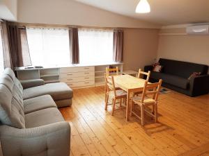 Posedenie v ubytovaní Apartamenty i Pokoje przy Parku