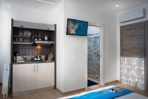 a kitchen with a sink and a counter top at Viverenumana in Numana