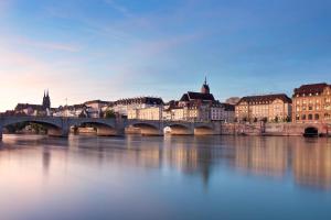 Výhled na řeku, která protéká v blízkosti hotelu