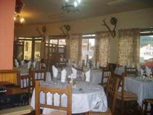A restaurant or other place to eat at Hotel Hispanidad