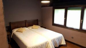 Postel nebo postele na pokoji v ubytování Hostal Itzalargikoborda + 10 fotografií