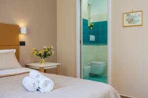 A bathroom at B&B Giacomino Még 37 kép