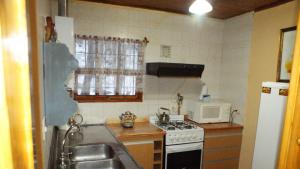 A cozinha ou cozinha compacta de Cabañas Bosque Del Faldeo