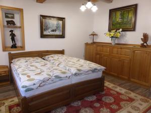 Postel nebo postele na pokoji v ubytování Tündérgyöngye Apartmanház
