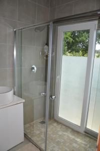 a bathroom with a shower with a glass door at Bibi's Joy in Swellendam