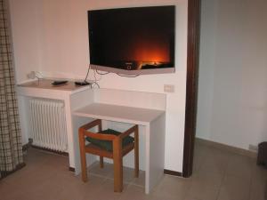 TV a/nebo společenská místnost v ubytování Santos B&B