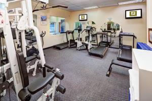 a gym with treadmills and exercise equipment at Lake Natoma Inn in Folsom