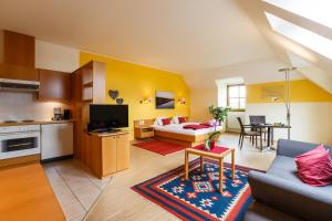 a living room with a bed and a kitchen at Landhaus Luka in Mörbisch am See