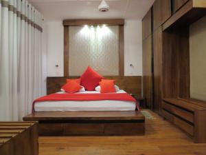a bedroom with a bed with orange pillows at Dees Homestay Colombo in Colombo