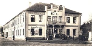 an old black and white photo of a hotel at Penzion Česká Koruna in Čáslav